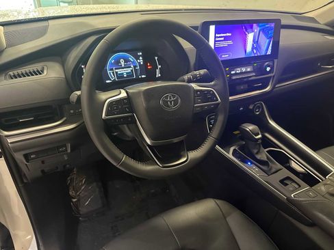 Certified 2025 Toyota Grand Highlander XLE image 2