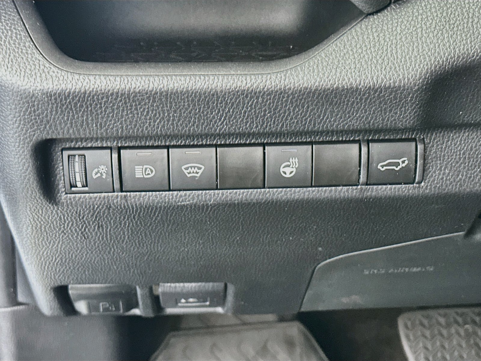 Used 2023 Toyota RAV4 XLE w/ Convenience Package AWD/4WD image 10
