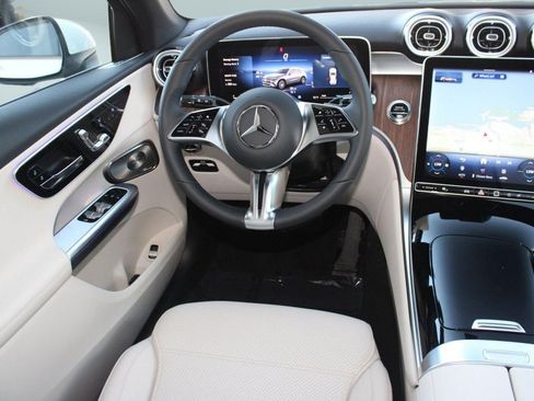Used 2026 Mercedes-Benz GLC 300 image 28