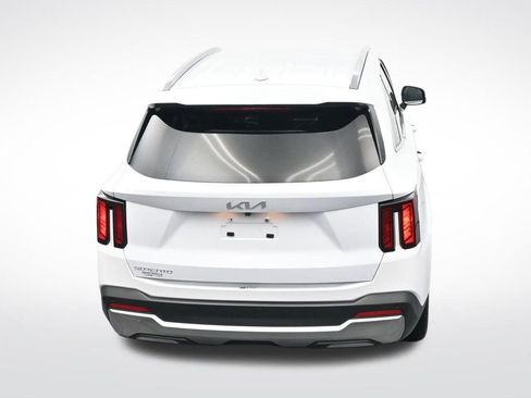 Used 2024 Kia Sorento S image 27