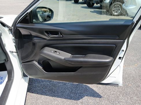 Used 2024 Nissan Altima 2.5 S FWD image 13