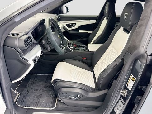 Used 2019 Lamborghini Urus AWD/4WD image 18