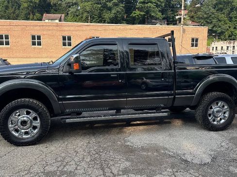 Used 2015 Ford F250 Lariat w/ Chrome Package AWD/4WD image 4