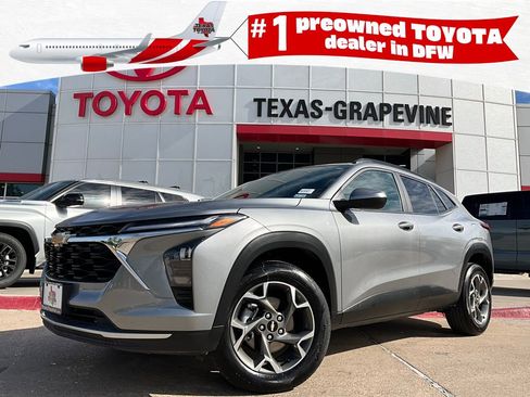 Used 2025 Chevrolet Trax LT image 1