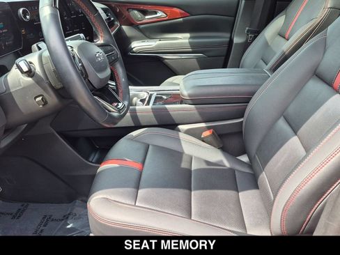 Used 2025 Chevrolet Traverse RS w/ LPO, Floor Liner Package AWD/4WD image 14
