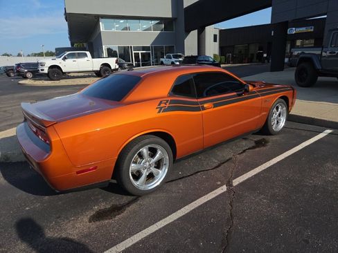 Used 2011 Dodge Challenger R/T RWD image 4