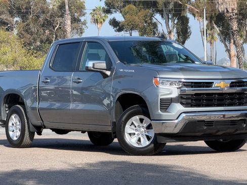 Used 2025 Chevrolet Silverado 1500 LT image 2