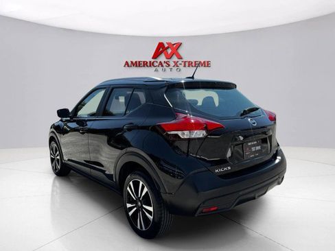 Used 2019 Nissan Kicks SV image 3