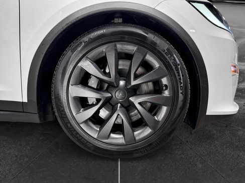 Used 2025 Tesla Model X image 34