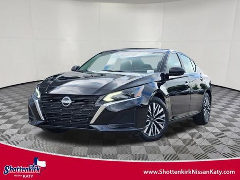Used 2024 Nissan Altima 2.5 SV FWD image 1