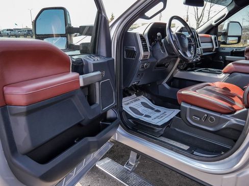 Used 2022 Ford F250 Platinum w/ FX4 Off-Road Package image 26