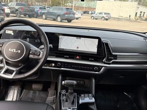 Certified 2025 Kia Sportage EX w/ Premium Package image 11