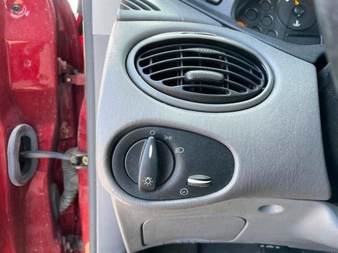 Used 2004 Ford Focus SE image 34