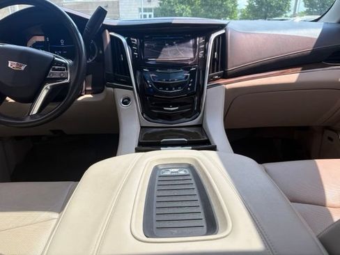 Used 2020 Cadillac Escalade ESV Premium Luxury AWD/4WD image 24
