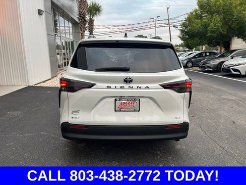 Used 2026 Toyota Sienna XLE FWD image 35