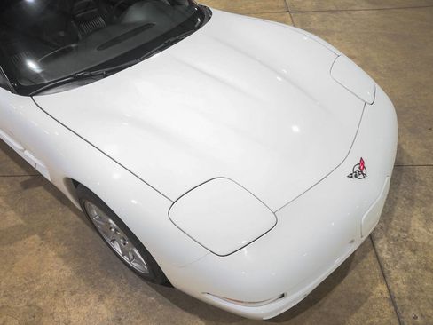 Used 1998 Chevrolet Corvette Coupe RWD image 18