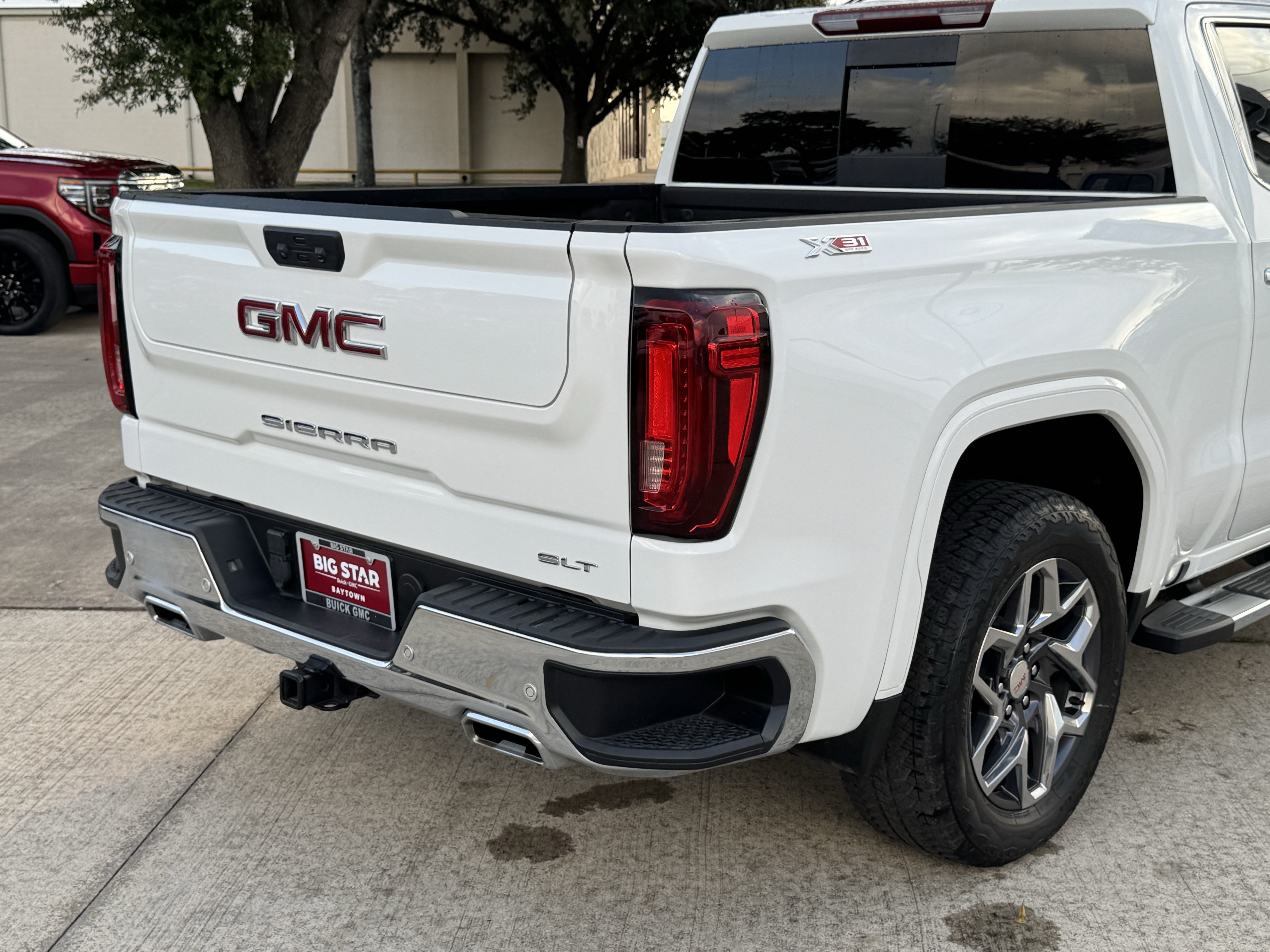 Used 2025 GMC Sierra 1500 SLT w/ SLT Premium Plus Package AWD/4WD image 7