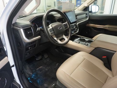 Used 2024 Ford Expedition Max XLT image 10