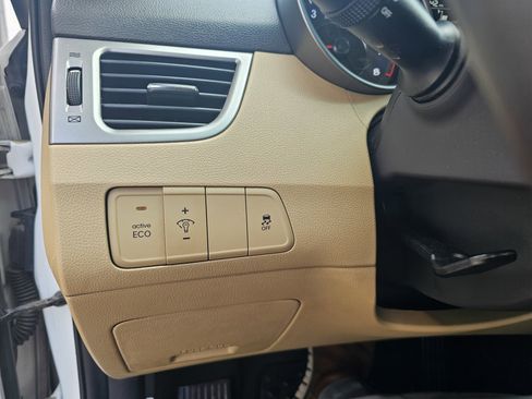 Used 2013 Hyundai Elantra Limited image 24