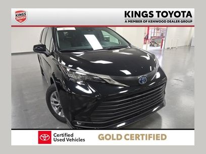 Certified 2025 Toyota Sienna XLE