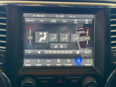 Used 2018 Jeep Grand Cherokee Laredo image 32