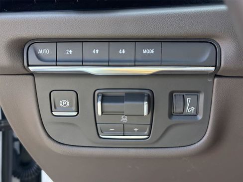 Used 2025 Cadillac Escalade ESV Premium Luxury AWD/4WD image 39