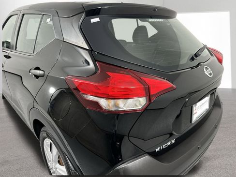 Used 2020 Nissan Kicks S FWD image 31