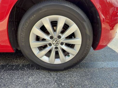 Used 2018 Volkswagen Beetle 2.0T S FWD image 22