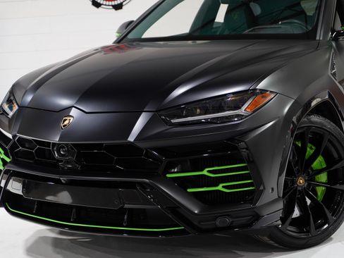 Used 2022 Lamborghini Urus AWD/4WD image 33