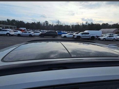 Used 2025 Volvo XC40 B5 Plus image 10