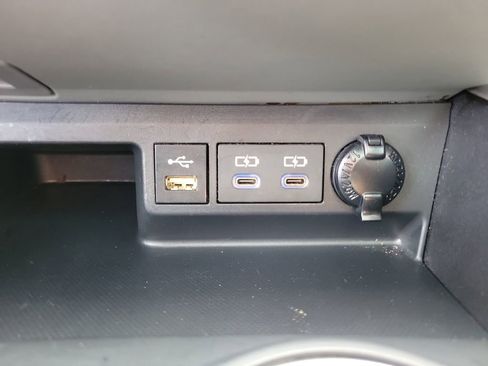 Used 2022 Toyota Highlander XLE image 22