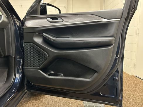 Used 2023 Jeep Grand Cherokee L Limited w/ Luxury Tech Group II image 13