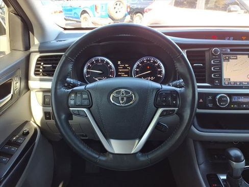 Used 2018 Toyota Highlander AWD V6 image 18