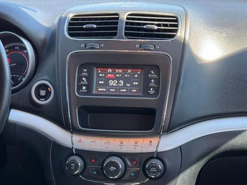 Used 2020 Dodge Journey SE w/ Blacktop Package image 8