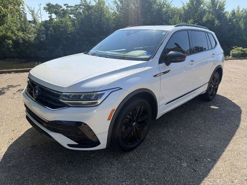Used 2022 Volkswagen Tiguan SE R-Line AWD/4WD image 7