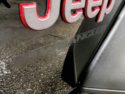 Used 2024 Jeep Wrangler Unlimited Rubicon image 9