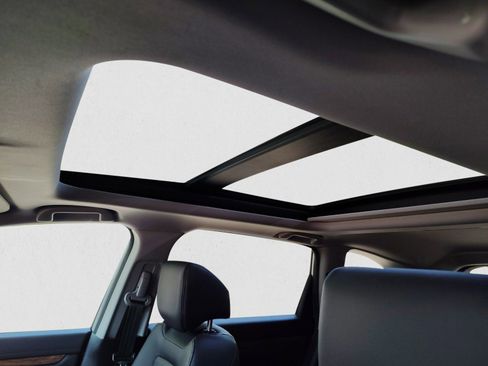 Used 2018 Honda CR-V Touring image 12