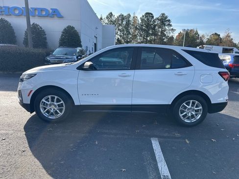 Used 2022 Chevrolet Equinox LS image 6