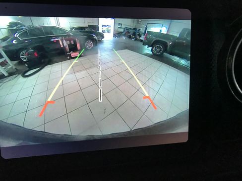 Used 2018 Jeep Wrangler Unlimited Sahara image 16