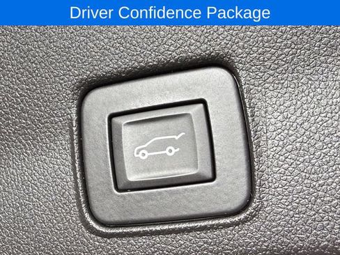 Used 2023 Chevrolet TrailBlazer RS w/ Sun and Liftgate Package AWD/4WD image 17