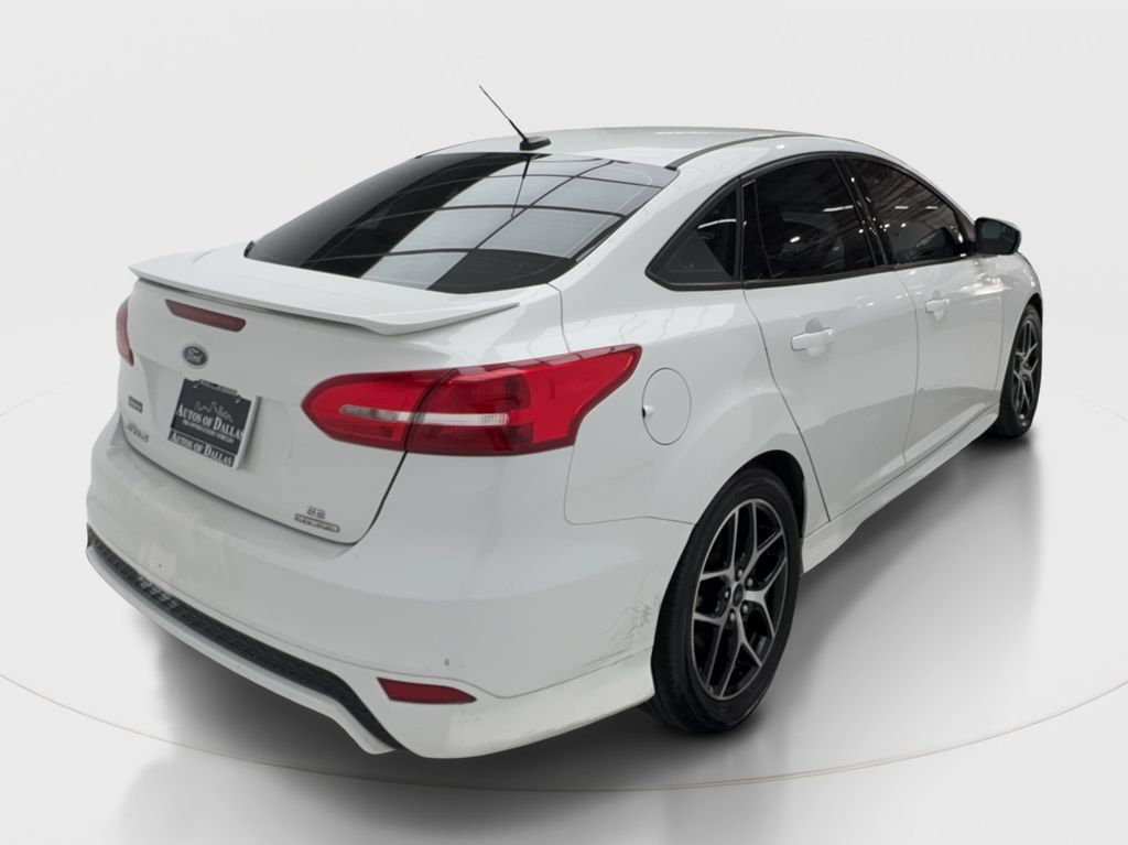 Used 2016 Ford Focus SE w/ SE Sport Package FWD image 7