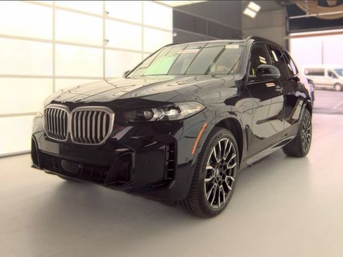 Used 2024 BMW X5 xDrive40i w/ M Sport Package AWD/4WD image 3