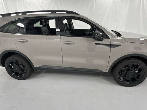 New 2025 Kia Sorento SX image 2