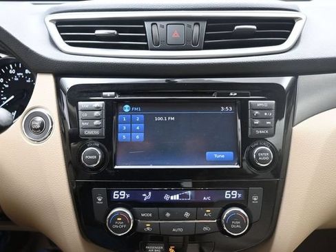 Used 2015 Nissan Rogue SV w/ SV Premium Package FWD image 32