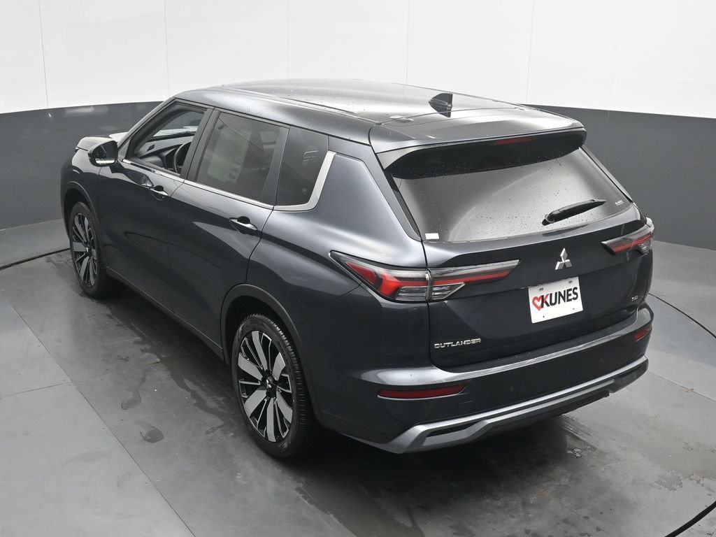 Used 2025 Mitsubishi Outlander AWD image 37