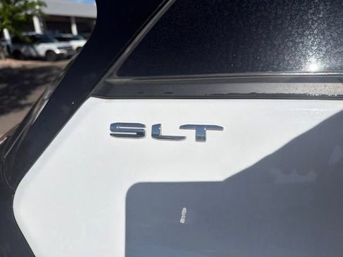 Used 2024 GMC Terrain SLT AWD/4WD image 14