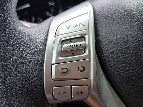 Used 2015 Nissan Rogue SV FWD image 24