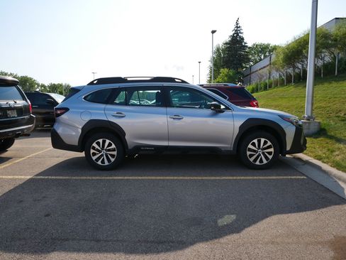 Used 2024 Subaru Outback AWD/4WD image 5
