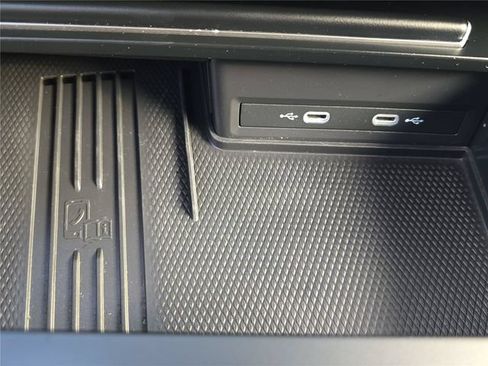 Used 2025 Volkswagen Atlas Cross Sport SE AWD/4WD image 19