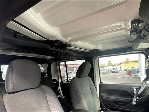 New 2025 Jeep Gladiator Sport image 21